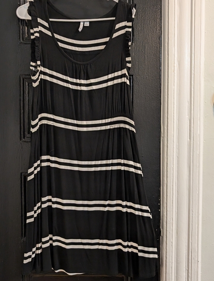 Elle Dresses & Skirts - Elle dress black white